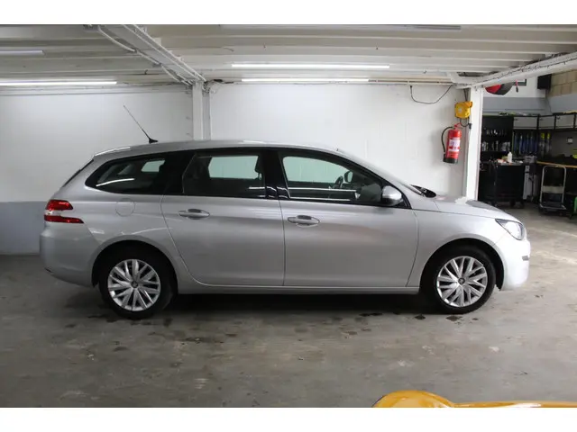Peugeot 308 SW 1.2 e-THP Blue Lease 2014 Benzine 17