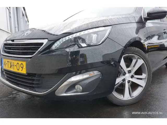 Peugeot 308 SW 1.2 e-THP Première 2014 Benzine 12