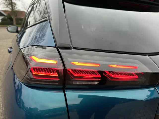 Peugeot 2008 1.2 Hybrid 145 PK GT 2025 Hybride Benzine 46