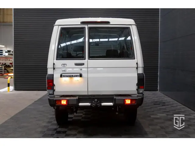 Toyota Land Cruiser GRJ78 M/T 2024 Benzine 6
