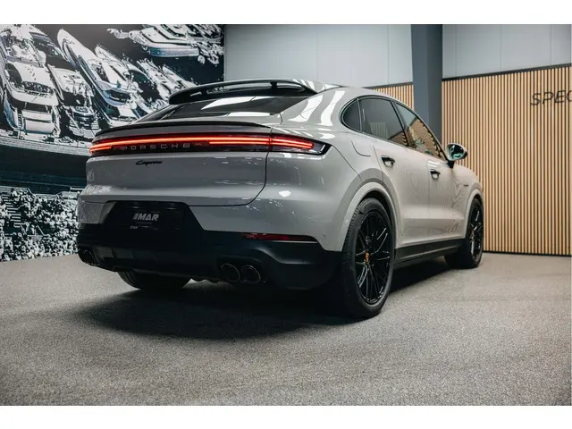 Porsche Cayenne Coupé 3.0 E-Hybrid 2024 Hybride Benzine 12
