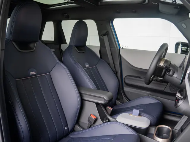 MINI 5-Deurs Cooper C 2024 Benzine 8