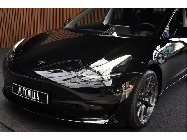 Tesla Model 3 RWD 2023 Elektrisch 24