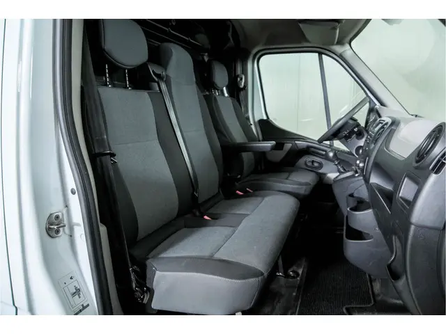 Renault Master T35 2.3 dCi L2H2 2018 Diesel 13