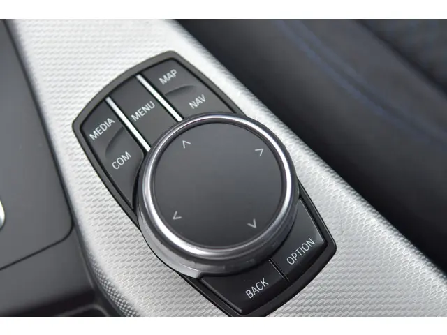 BMW 1 Serie 118i Executive 2017 Benzine 33