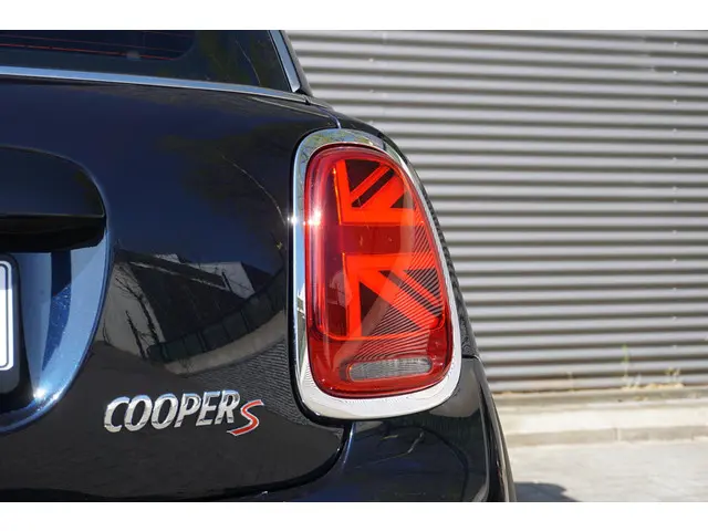 MINI 3-Deurs Cooper S 2021 Benzine 24