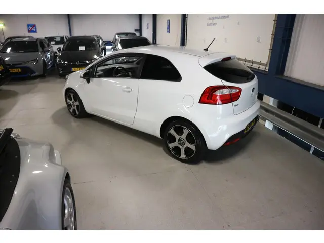 Kia Rio 1.2 CVVT Plus Pack / Velg / WHITE PACK ! ! 2012 Benzine 12