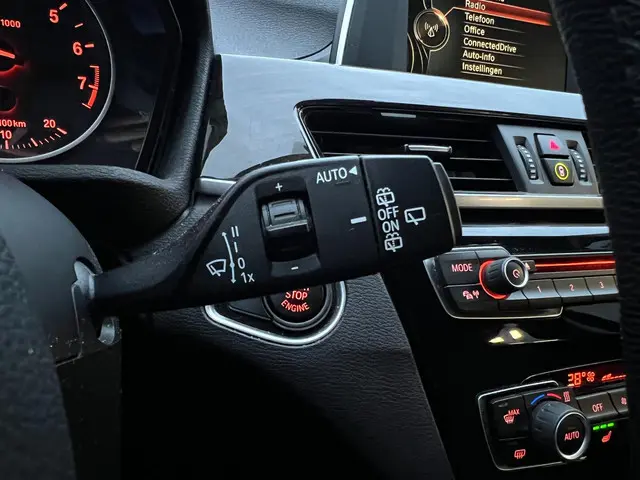 BMW X1 XDrive20i High Executive 2017 Benzine 13