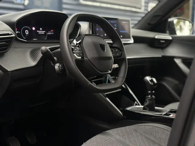 Peugeot 2008 1.2 PureTech 100 Allure 2024 Benzine 21