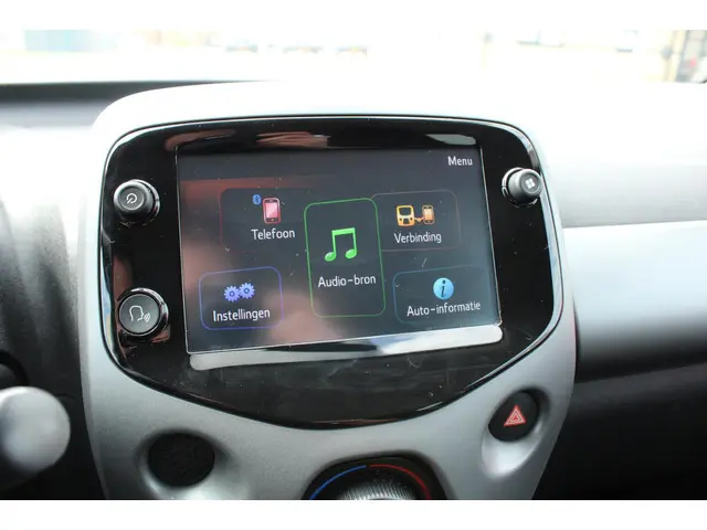 Toyota Aygo 1.0 VVT-i x-play 2018 Benzine 13