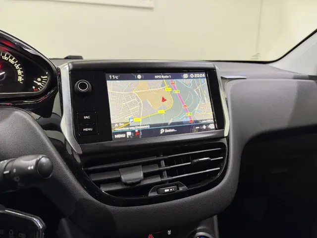 Peugeot 208 HB 1.2 PureTech Blue Lion 2017 Benzine 32