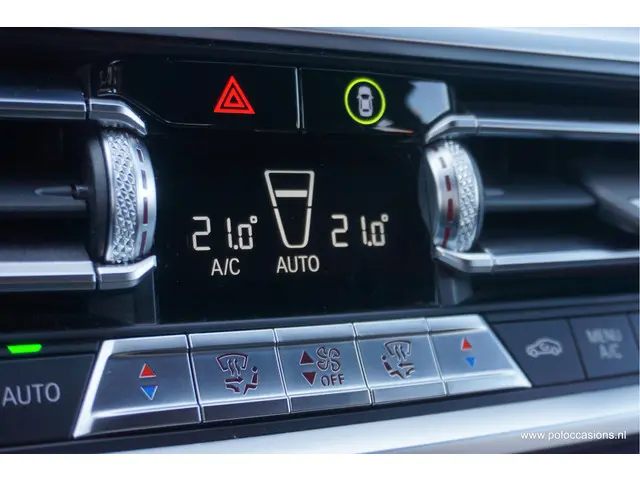 BMW 3 Serie Touring 318i 2021 Benzine 21