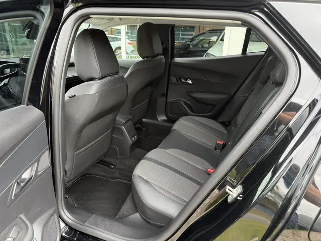 Peugeot 2008 1.2 PureTech Allure Pack 2022 Benzine 30