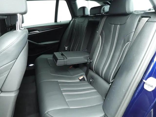 BMW 5 Serie Touring 520i 2023 Benzine 8