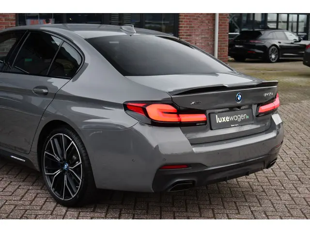 BMW 5 Serie 545e xDrive M-Sport 2022 Hybride Benzine 54
