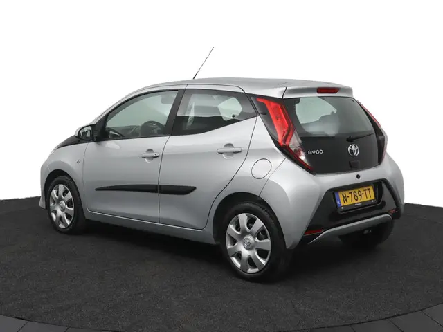 Toyota Aygo 1.0 VVT-i x-play 2022 Benzine 12