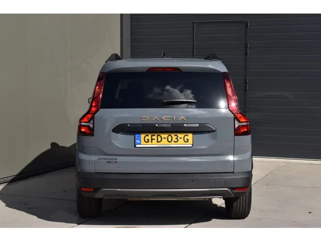 Dacia Jogger Hybrid 140 Extreme 2024 Hybride Benzine 9
