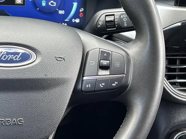 Ford Kuga 2.5 PHEV Titanium 2022 Hybride Benzine 24