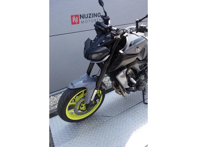 Yamaha MT 09 ABS 2017 Benzine 19