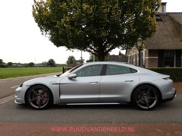 Porsche Taycan Turbo 626pk 2020 Elektrisch 6