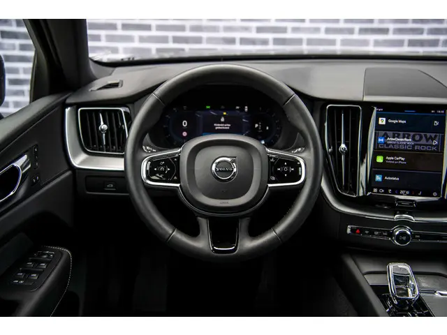 Volvo XC60 B5 Plus Dark 2022 Benzine 4