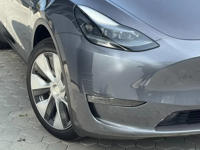 Tesla Model Y Long Range AWD 75 kWh 2021 Elektrisch 9