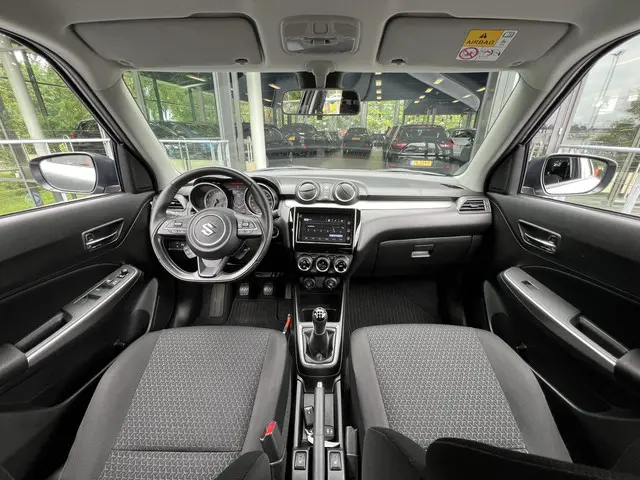 Suzuki Swift 1.2 Style Smart Hybrid 2023 Benzine 3