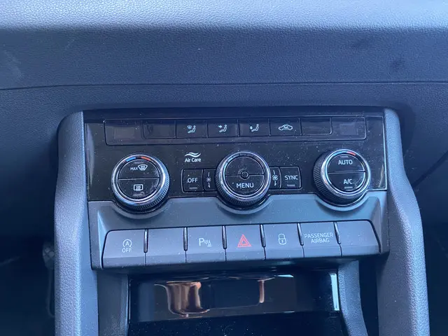 Škoda Karoq 1.0 TSI Business Edition 2021 Benzine 24