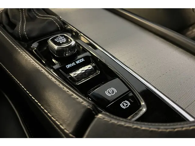 Volvo V90 T4 190pk R-Design 2018 Benzine 22
