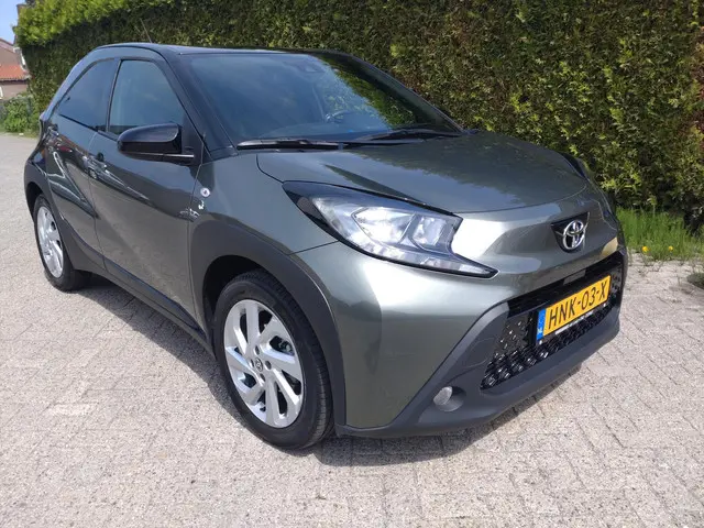 Toyota Aygo X 1.0 VVT-i S-CVT first 2022 Benzine 2