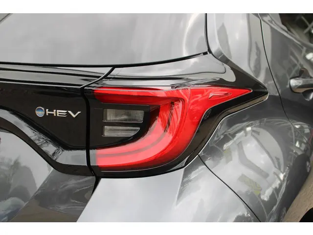Toyota Yaris 1.5 Hybrid 2025 Hybride Benzine 19
