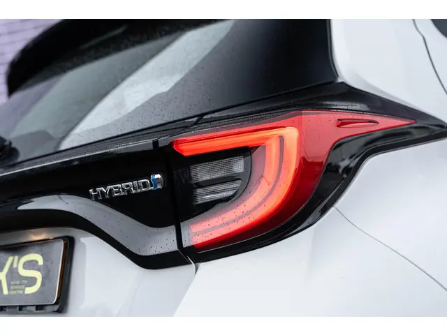 Toyota Yaris 1.5 Hybrid Dynamic 2022 Hybride Benzine 18