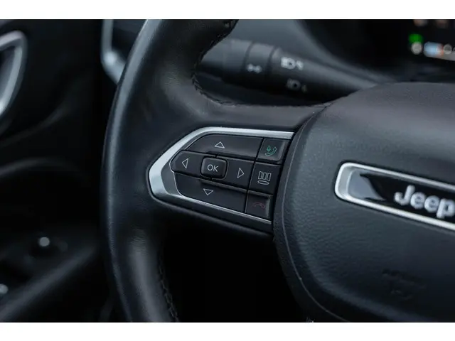Jeep Compass 1.5T e-Hybrid Limited 2023 Hybride Benzine 25