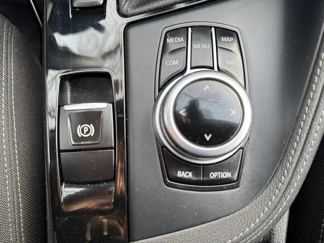 BMW X1 sDrive18i High Executive Aut- 2017 Benzine 14