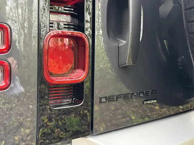 Land Rover Defender 110 P400E 2023 Hybride Benzine 9