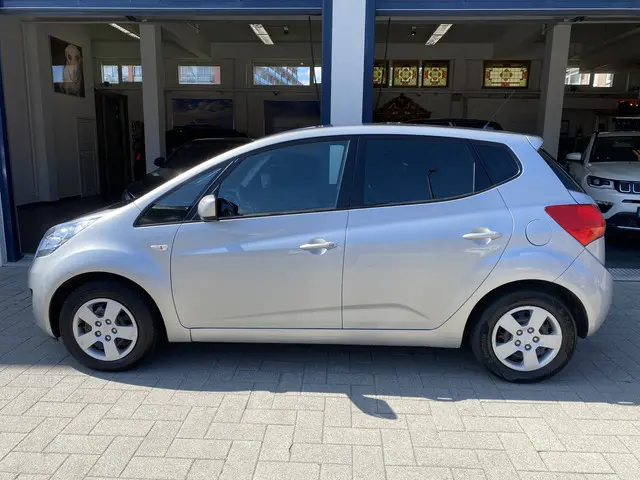 Kia Venga 1.4 CVVT Plus Pack 2013 Benzine 2