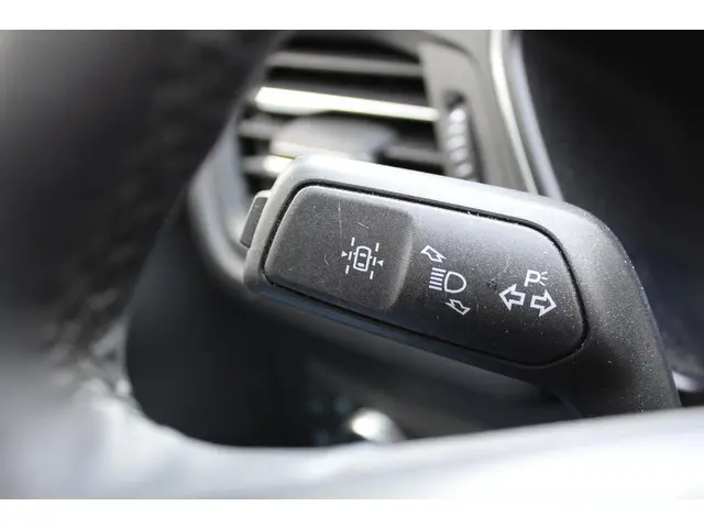 Ford Kuga 2.5 PHEV ST-Line X 2023 Hybride Benzine 40