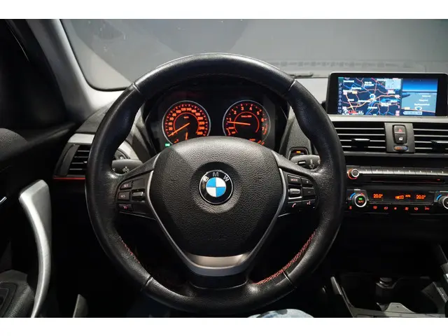 BMW 1 Serie 116i Business+ 2012 Benzine 29