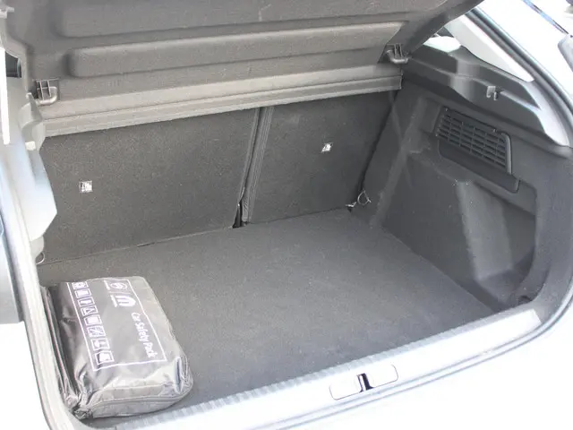 Citroën C4 HYBRID 145 BUSINESS 2025 Hybride Benzine 14