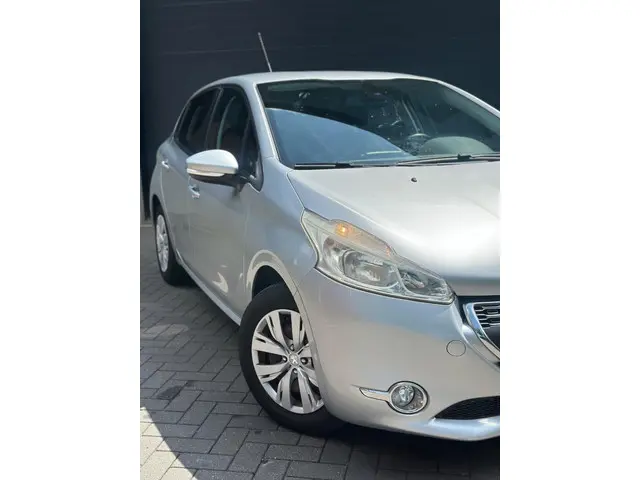 Peugeot 208 1.2 VTi Envy Cruise - Navi - BT 2013 Benzine 6