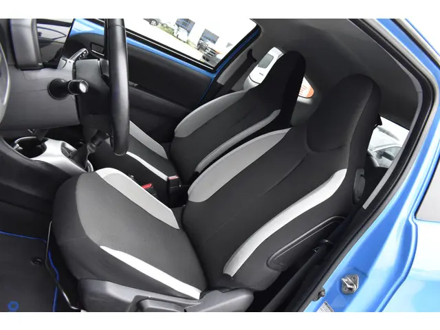 Toyota Aygo 1.0 VVT-i x-play 2016 Benzine 6
