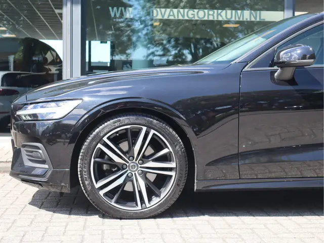 Volvo V60 2.0 B3 Momentum 2022 Benzine 29