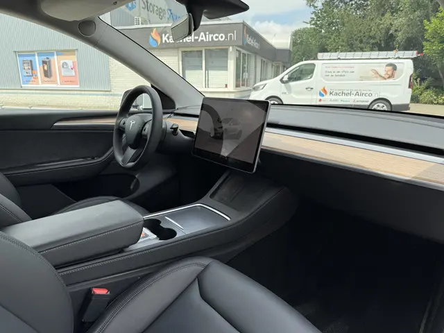 Tesla Model Y Long Range Dual AWD 2023 Elektrisch 14