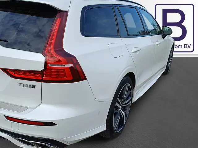 Volvo V60 2.0 T8 AWD R-Design 2019 Hybride Benzine 20