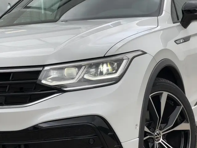Volkswagen Tiguan 1.5 TSI R-Line 2023 Benzine 18