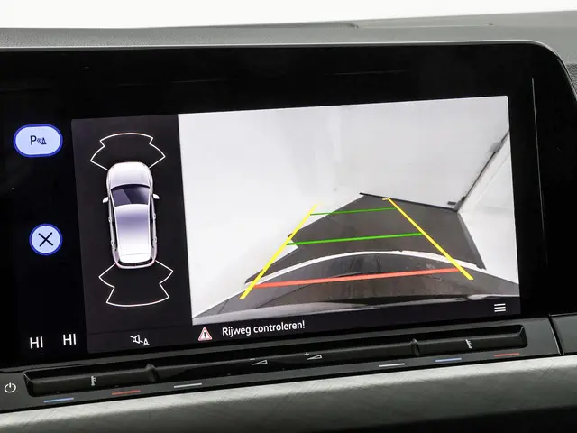 Volkswagen Golf 1.0 eTSI 110pk DSG Life 2024 Benzine 9