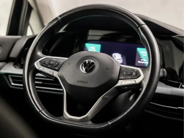 Volkswagen Golf 1.0 TSI Sportline 2021 Benzine 17