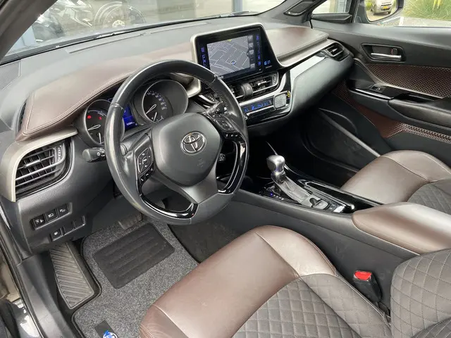 Toyota C-HR 1.8 Hybrid Executive 2018 Hybride Benzine 10