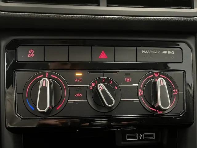 Volkswagen T-Cross 1.0 TSI Life 2019 Benzine 35