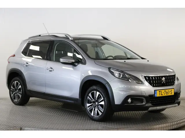Peugeot 2008 1.2 PureTech Allure 110 PK. 2018 Benzine 32